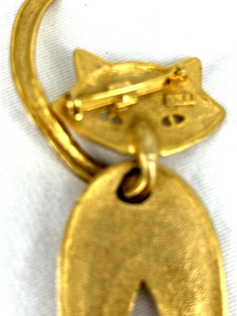 JJ Jonette Jewelry Large Cat Brooch Pin Gold Tone Articulated Head Gold Tone 4.5 - Picture 6 of 7